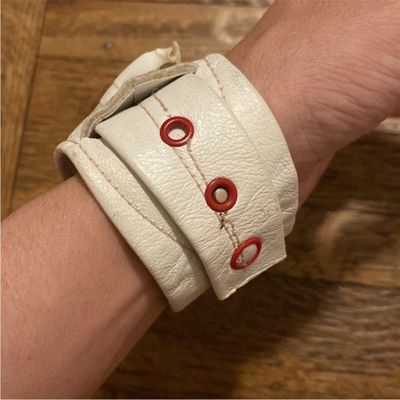White Cuff Bracelet with Red Trim and Seashell - Picture 6 of 8